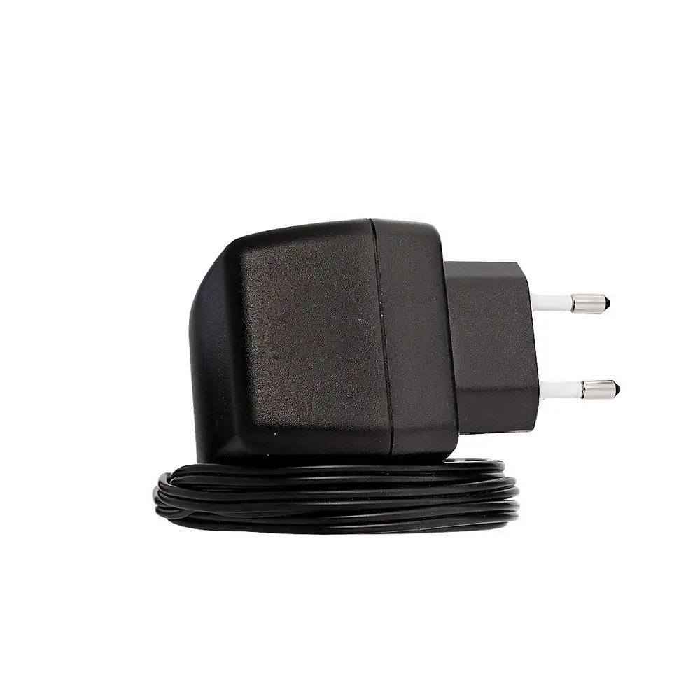 Schwarzes EU-Netzteil mit Stecker, geeignet für 230V-24V Anwendungsbereiche. Produkte der Marke ESBE. Kabel ist aufgewickelt.